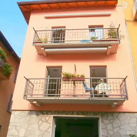 Oda ve Kahvaltı Della Contrada *