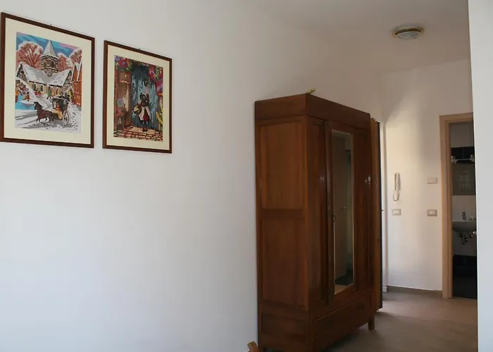 Della Contrada